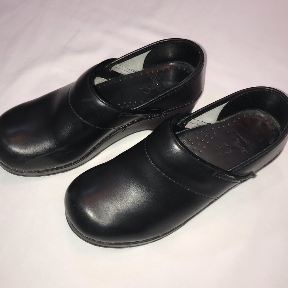 Black leather Dansko clogs Size 36 EU